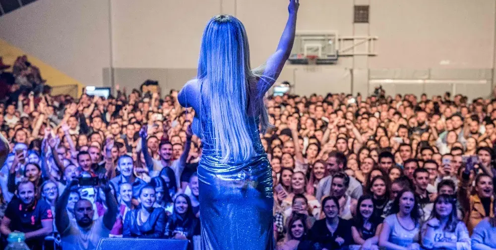 Иван и Андрей раздават безплатна бира! Подготвят изненади за финалния концерт на One Love Tour