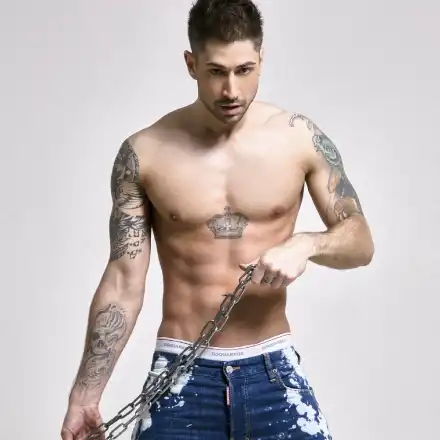 Жоро превзема класациите с нов зрелищен видеоклип