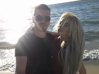 Мис Джуки издържа мъжа си, заведе го на меден месец с парите от сватбата