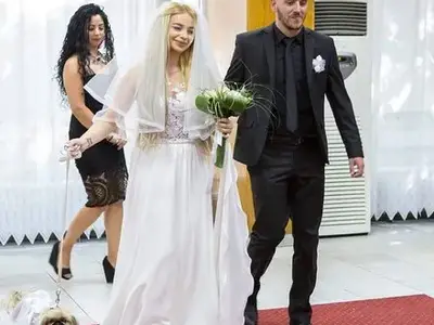 Мис Джуки продава булчинската си рокля за 50 лева -  купила я за 5 бона