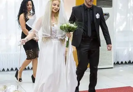 Мис Джуки продава булчинската си рокля за 50 лева -  купила я за 5 бона