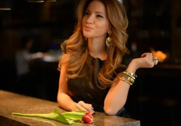 Обсебена от мисълта да бъде булка, Зейнеб става професионална сватбарка