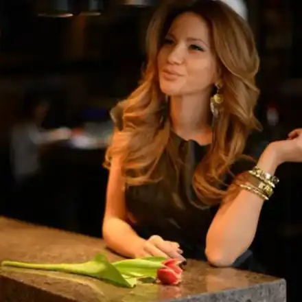 Обсебена от мисълта да бъде булка, Зейнеб става професионална сватбарка