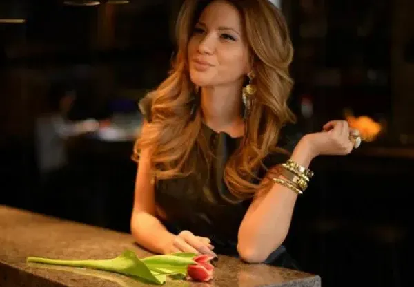 Обсебена от мисълта да бъде булка, Зейнеб става професионална сватбарка