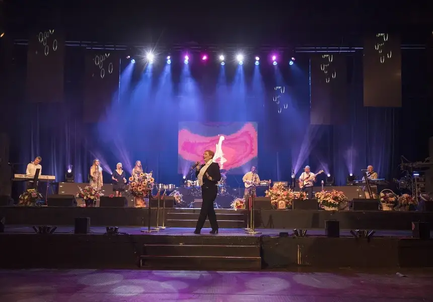 Патриархът благослови голямата Мая Нешкова на юбилейния й концерт в НДК