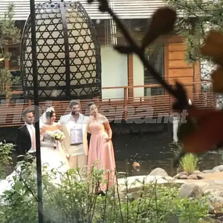 Само в HotArena: Първи кадри от сватбата на Фики! Ето я булчинската рокля на Гюлджан. Вижте как се облякла и кумата Галена (Папарашки снимки + ВИДЕО)