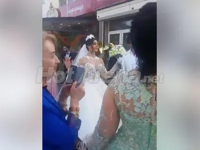Само в HotArena: Първи кадри от сватбата на Фики! Ето я булчинската рокля на Гюлджан. Вижте как се облякла и кумата Галена (Папарашки снимки + ВИДЕО)