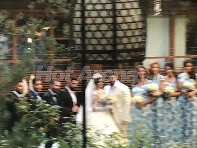 Само в HotArena: Първи кадри от сватбата на Фики! Ето я булчинската рокля на Гюлджан. Вижте как се облякла и кумата Галена (Папарашки снимки + ВИДЕО)