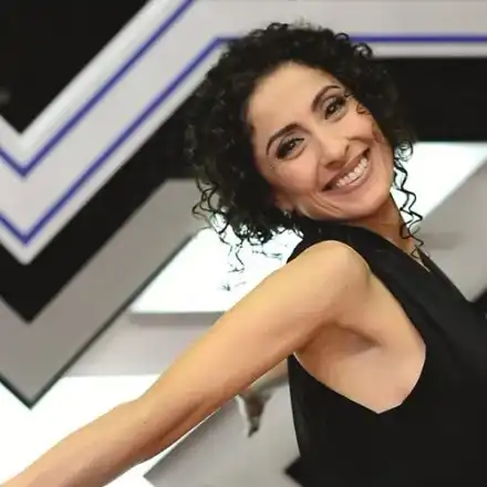 Саня Армутлиева спи с шофьора си (Скандални разкрития)