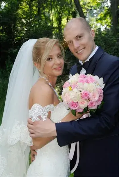 Сензационни разкрития на „Уикенд“: Веско Маринов 2 години крие развода на дъщеря си! Доктор Сираков я напуснал заради гадния характер на певеца