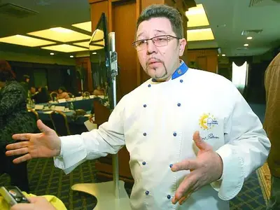 Шеф Петров бил на крачка от ТВУ, продавал по 400 сандвича и китайска храна