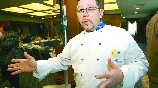 Шеф Петров бил на крачка от ТВУ, продавал по 400 сандвича и китайска храна