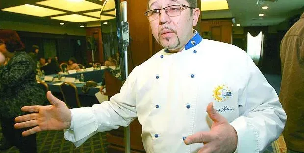 Шеф Петров бил на крачка от ТВУ, продавал по 400 сандвича и китайска храна