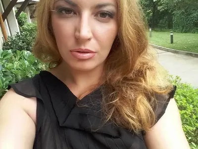 Шеф Петров – мъж под чехъл! Вижте УНИКАЛНИ снимки на жена му + подробности от живота им