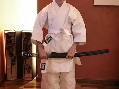 Синът на Емилия — каратист