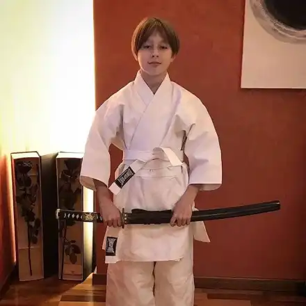 Синът на Емилия — каратист