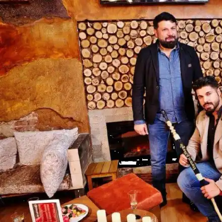 Скандал! Кой разреши на Фики да трови с наргиле бар на 20 метра от училище? (Снимки)