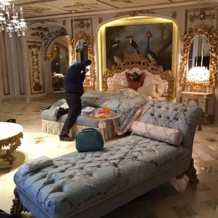 Спалнята на Азис мухляса