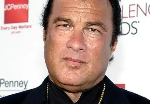 Стивън Сегал тормозел колежка за секс (Обещавал й роли срещу ласки)