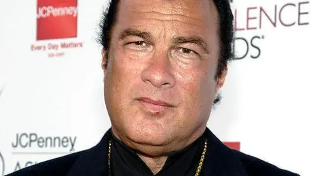 Стивън Сегал тормозел колежка за секс (Обещавал й роли срещу ласки)