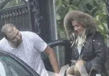 Този мъж ли смени Рачков в леглото на Мария Игнатова? Водещата се усамотява с младия мачо в палата си в Драгалевци (Папарашки снимки)