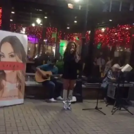 Вяра Атова стана улична певица! Изнесе уникална по рода си акустична премиера