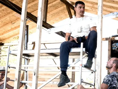 Владо Николов се научи да дои