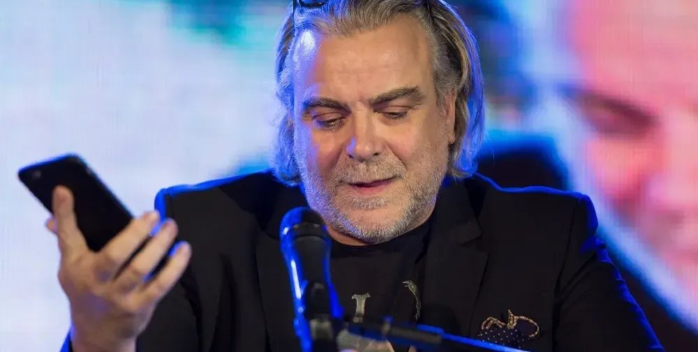 Владо Пенев заприлича на клошар (Актьорът ходи брадясал и неподстриган)