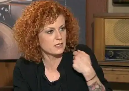 Зла служителка съблече дибидюс Люси Дяковска на летището (Скандални подробности)