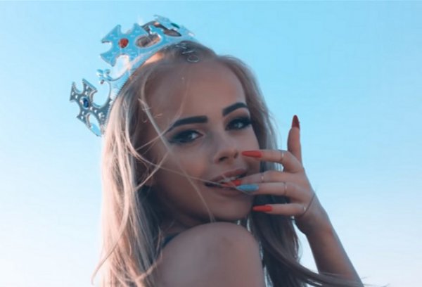 НЕУЗНАВАЕМА! Вижте скандалната Сузанита само преди 3 години