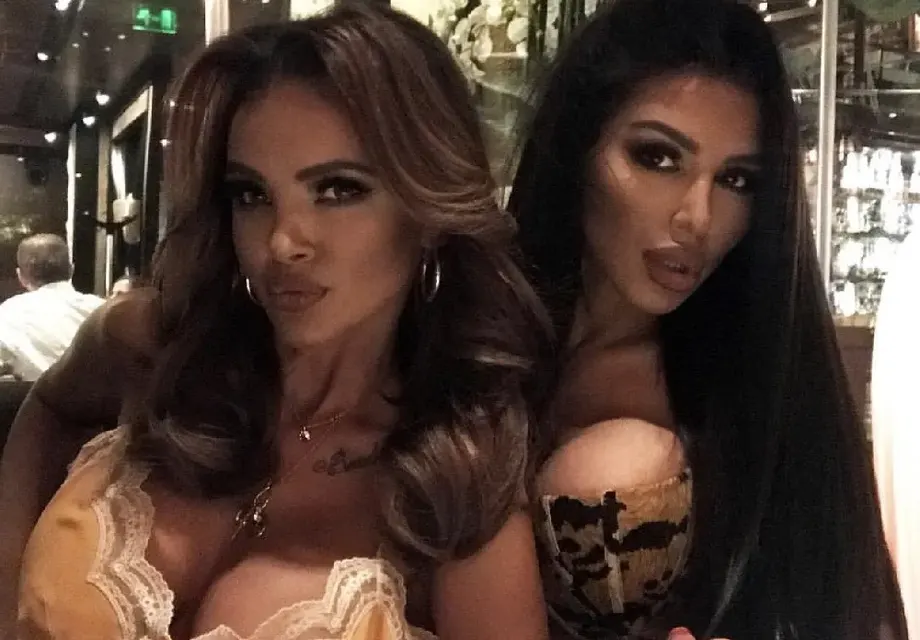 Анджелина и Мария първи дружки