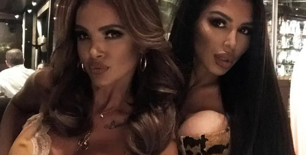 Анджелина и Мария първи дружки