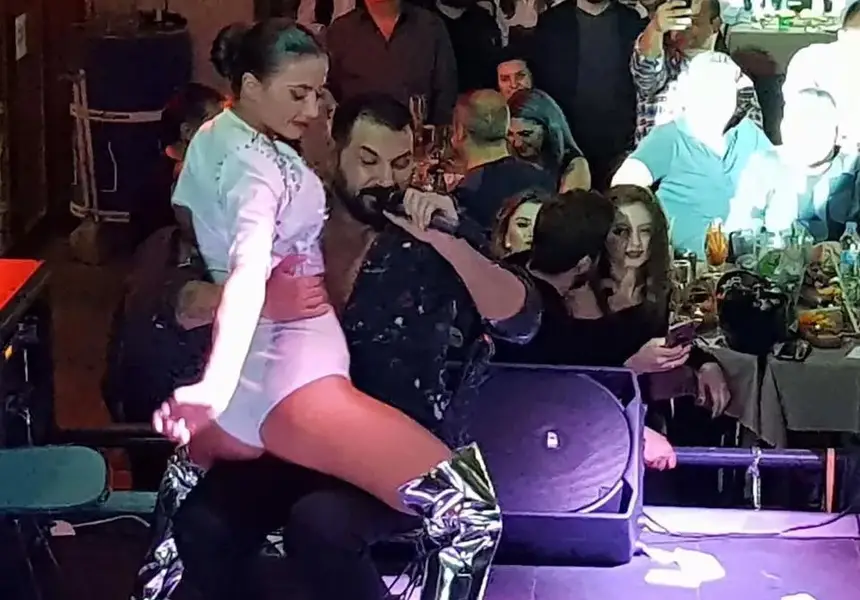 Азис тръгна по жени