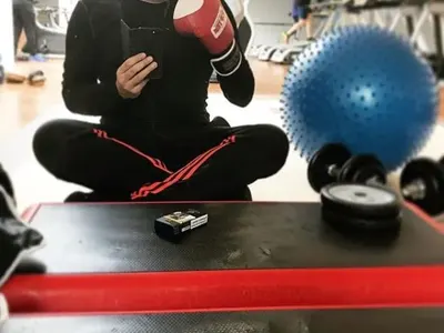 Азис тръгна по жени