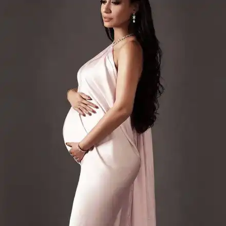 Бременната Мария Илиева предизвика фурор в „Оркестър без име\" (Певицата пя и танцува два часа)