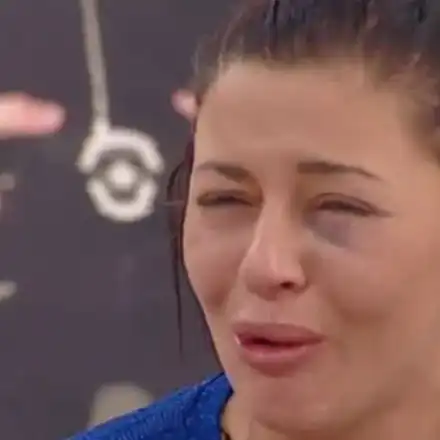 Дебора тръгна с охрана след побоя