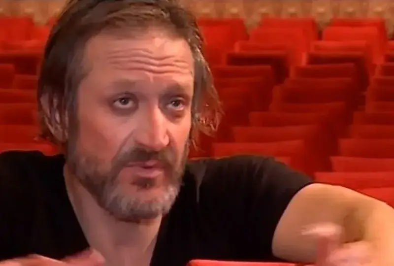 Деян Донков бори махмурлука със зелев сок (Актьорът спука гума на велосипеда си)