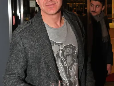 Деян Донков довърши Радина, кръшка й със студентка