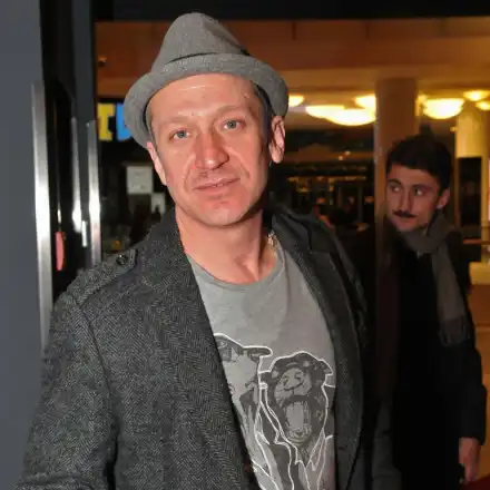 Деян Донков довърши Радина, кръшка й със студентка