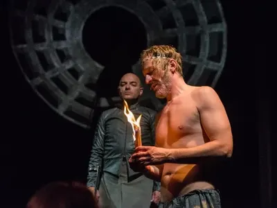 Деян Донков с любовницата на Нова година, Радина тръгна по петите му