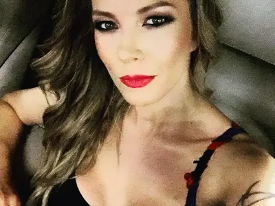 Емилия пак сама - раздели се и с любовника