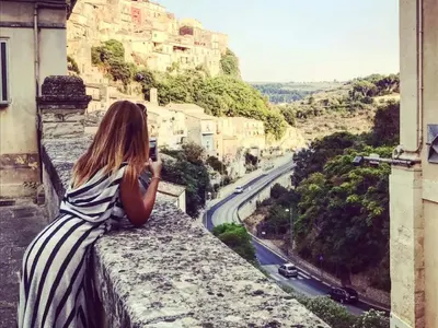 Ето го българския Хю Хефнър! Министърът на земеделието Румен Порожанов назначил 3 любовници?! (Всичко за скандала + снимки ТУК)