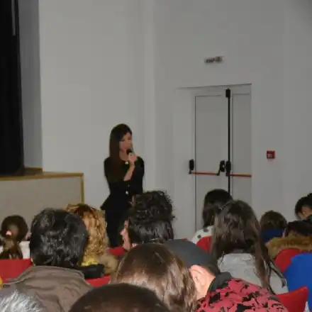 Фурор на срещата на Мегз с младите хора в Симитли (ВИДЕО)