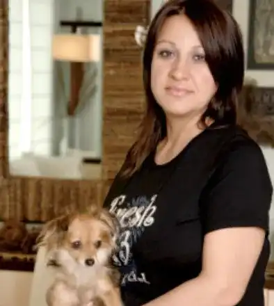 Гала на Азис в болница след третия търг за продажба на мухлясалия апартамент на певеца