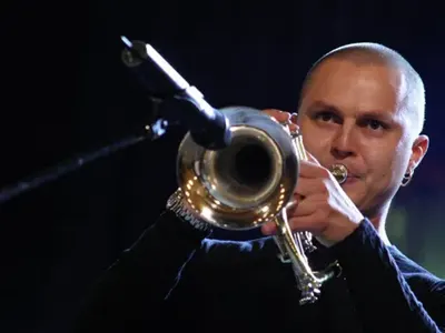 Гъмзата заряза жена си!