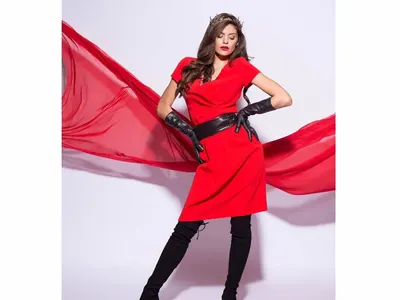 Гилотината на лорд Минчев сече: Калканджиева с панталон - варел, Кацарова и Фики в моден кадаиф, Соня Немска като плакат на 007 + още и снимки