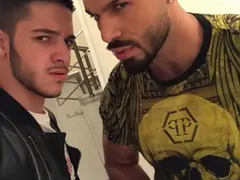 И братът на Фики пропя (Емрах Стораро пее чалга по детски купони)