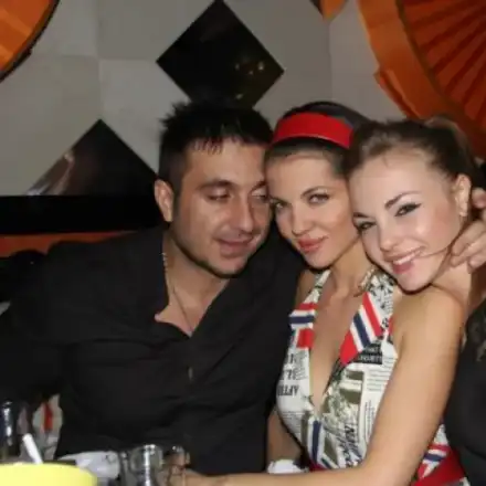 Коцето със закъснели признания: Кръшках на Райна с Надя!