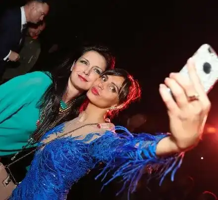 Край на войната! Баджаначките Линдарева и Жени Калканджиева се прегърнаха