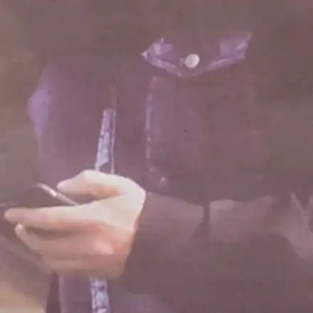 Кралят на забавленията не пуска телефона